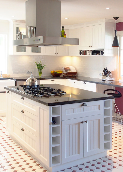 Clver use of tiles in this beautful kitchen